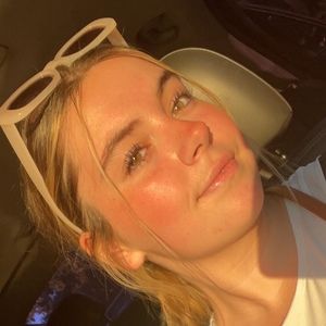 Meet your Posher, Laynee